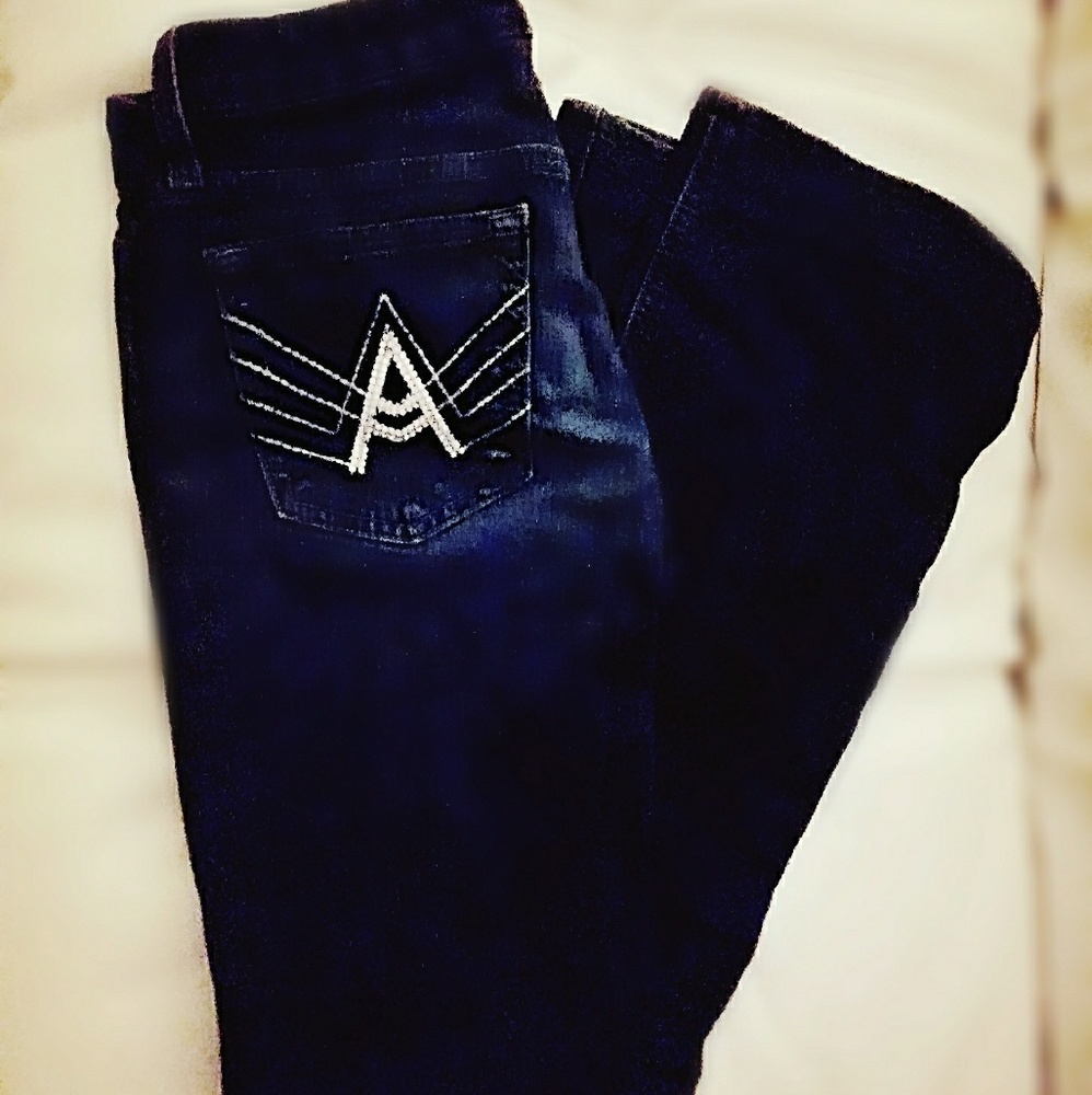 A pocket women's jeans